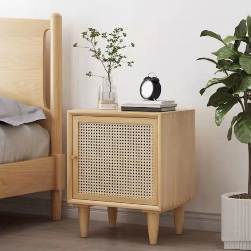 Accento contemporaneo tavolo da comodino con finitura antica con porte con porte