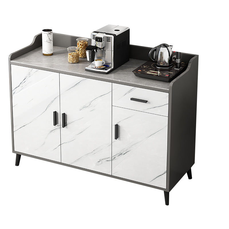 Scheda laterale per scaffalature regolabili in pietra in stile glam con armadi e cassetti