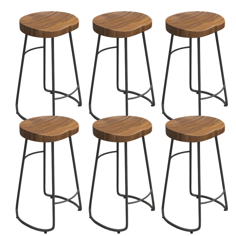 Konturierte Sitzhocker Massivholz -Barhocker mit Metallbasis