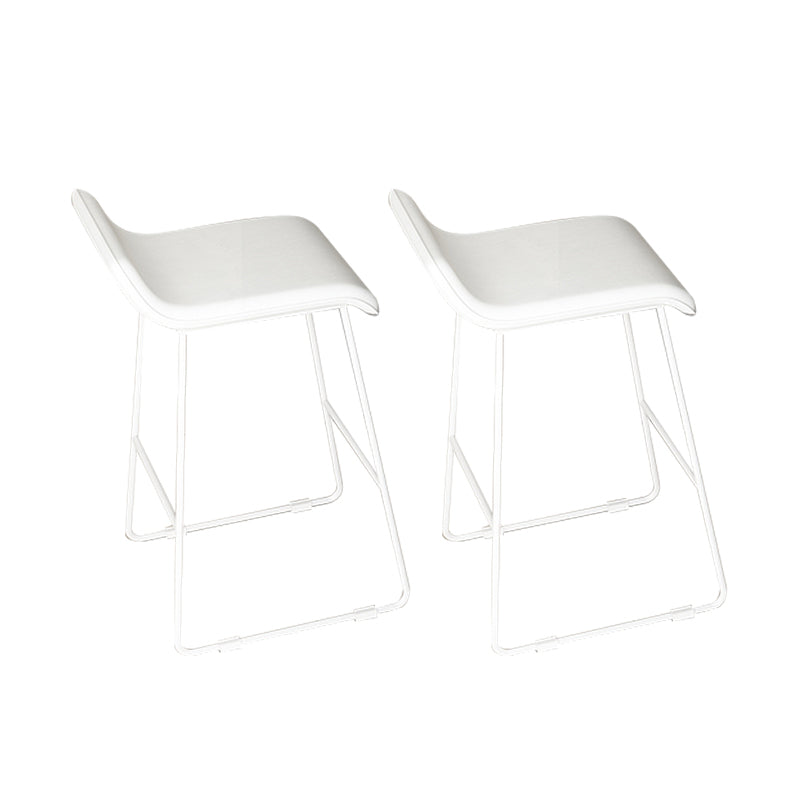 Sgabelli da bar con armi contemporanei con base in metallo