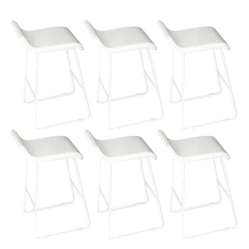 Sgabelli da bar con armi contemporanei con base in metallo