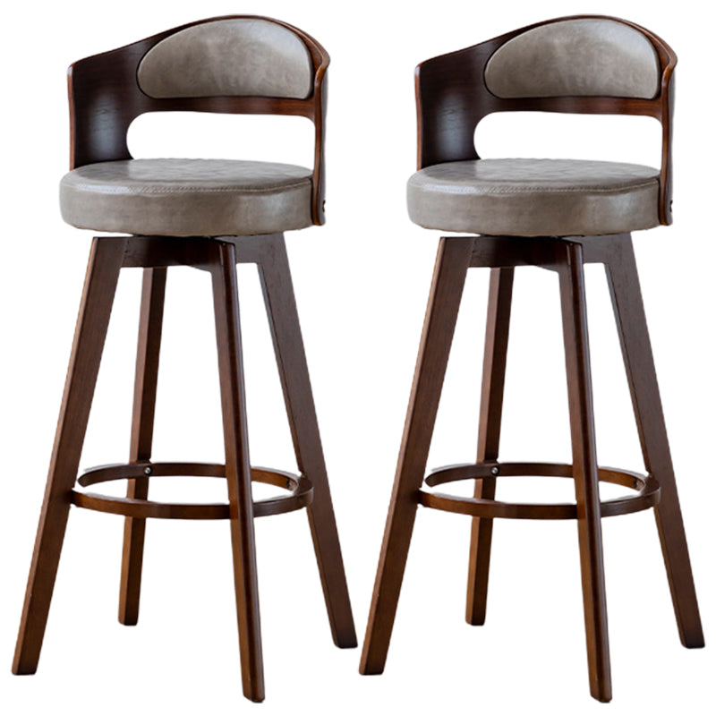 Sgabelli da bar rotondi a braccia rotondi con base in legno