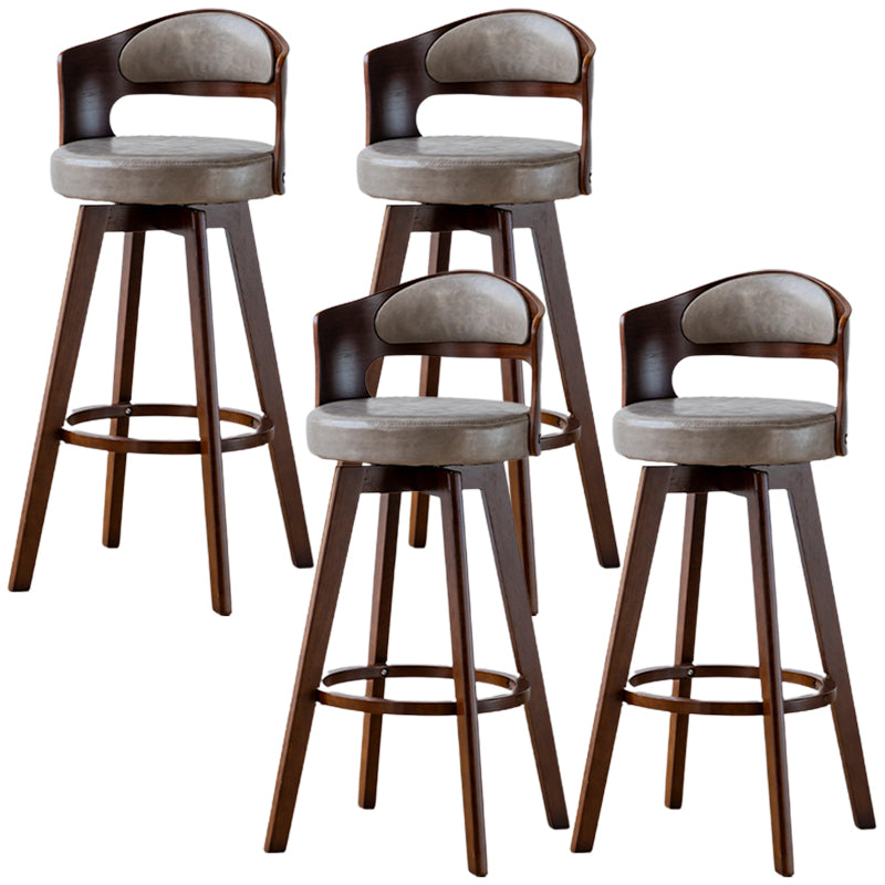 Sgabelli da bar rotondi a braccia rotondi con base in legno