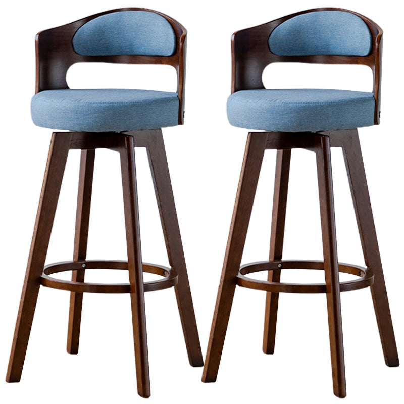 Sgabelli da bar rotondi a braccia rotondi con base in legno