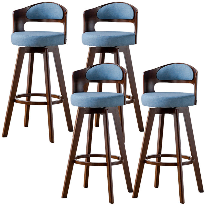 Sgabelli da bar rotondi a braccia rotondi con base in legno