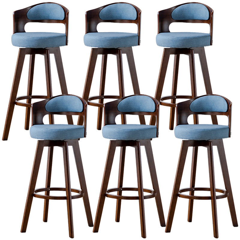 Sgabelli da bar rotondi a braccia rotondi con base in legno