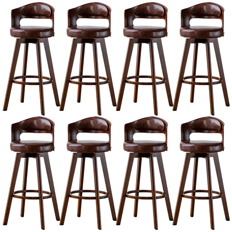 Sgabelli da bar rotondi a braccia rotondi con base in legno