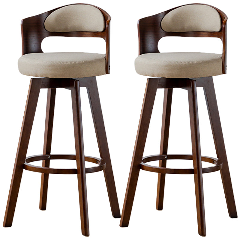 Sgabelli da bar rotondi a braccia rotondi con base in legno