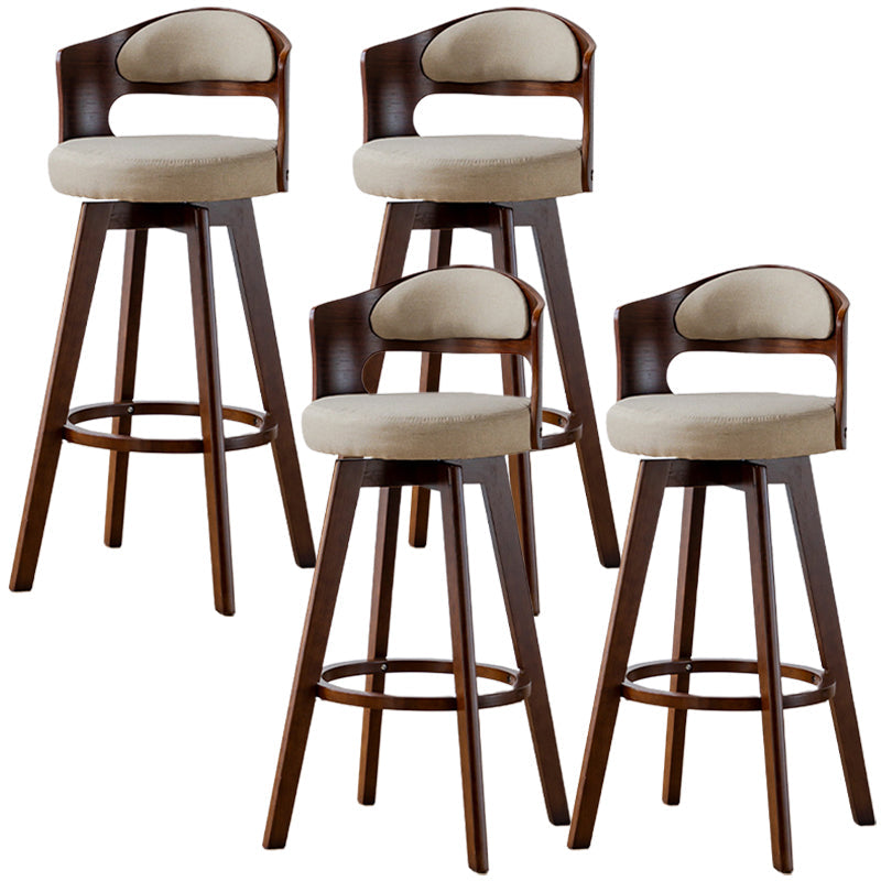 Sgabelli da bar rotondi a braccia rotondi con base in legno