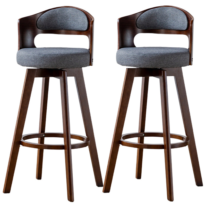 Sgabelli da bar rotondi a braccia rotondi con base in legno