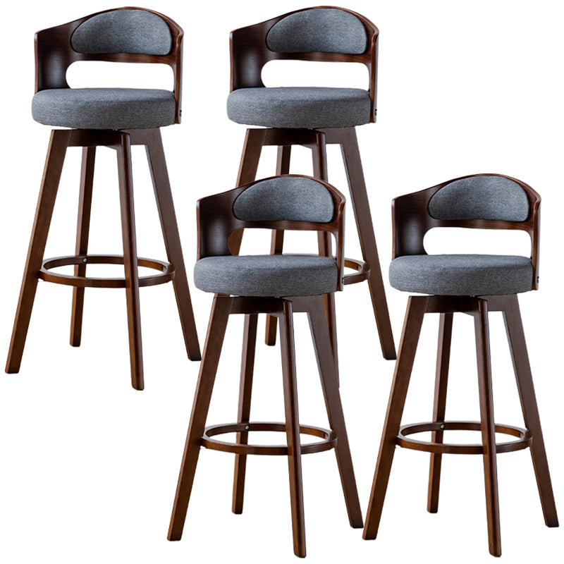 Sgabelli da bar rotondi a braccia rotondi con base in legno