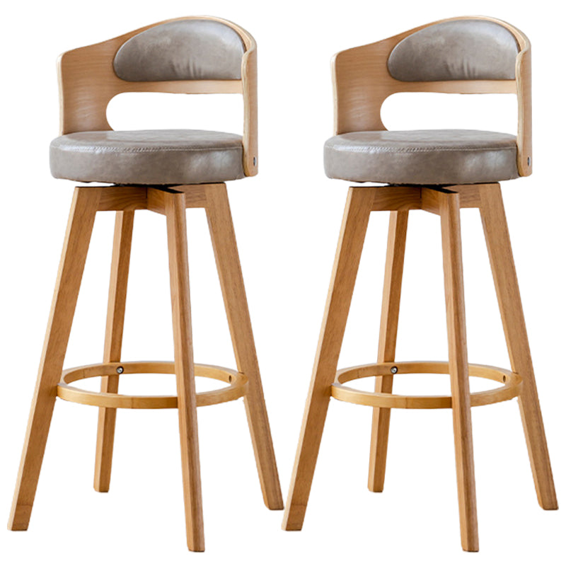 Sgabelli da bar rotondi a braccia rotondi con base in legno