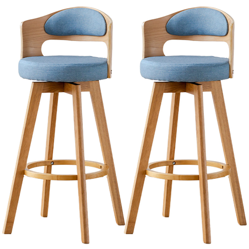 Sgabelli da bar rotondi a braccia rotondi con base in legno