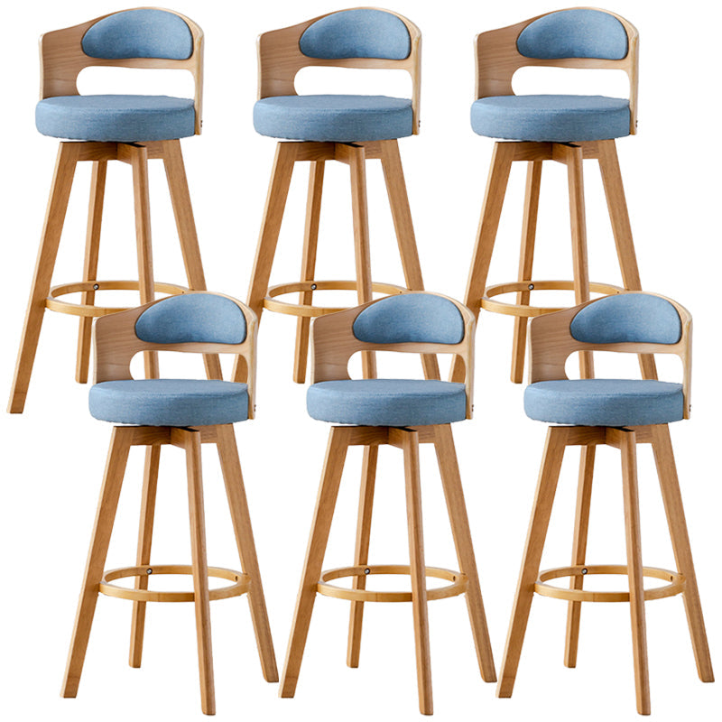 Sgabelli da bar rotondi a braccia rotondi con base in legno