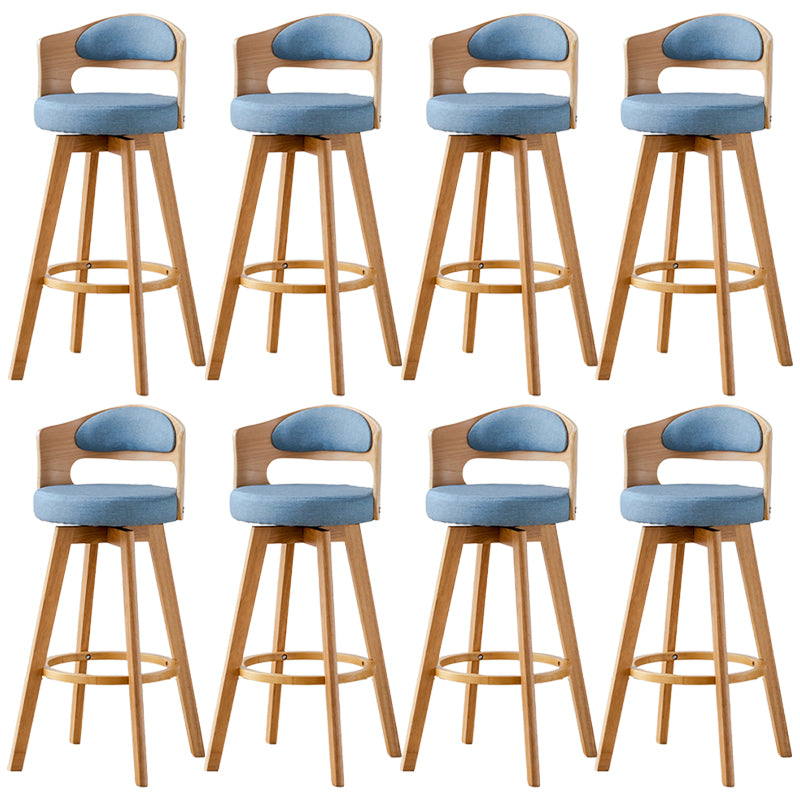 Sgabelli da bar rotondi a braccia rotondi con base in legno