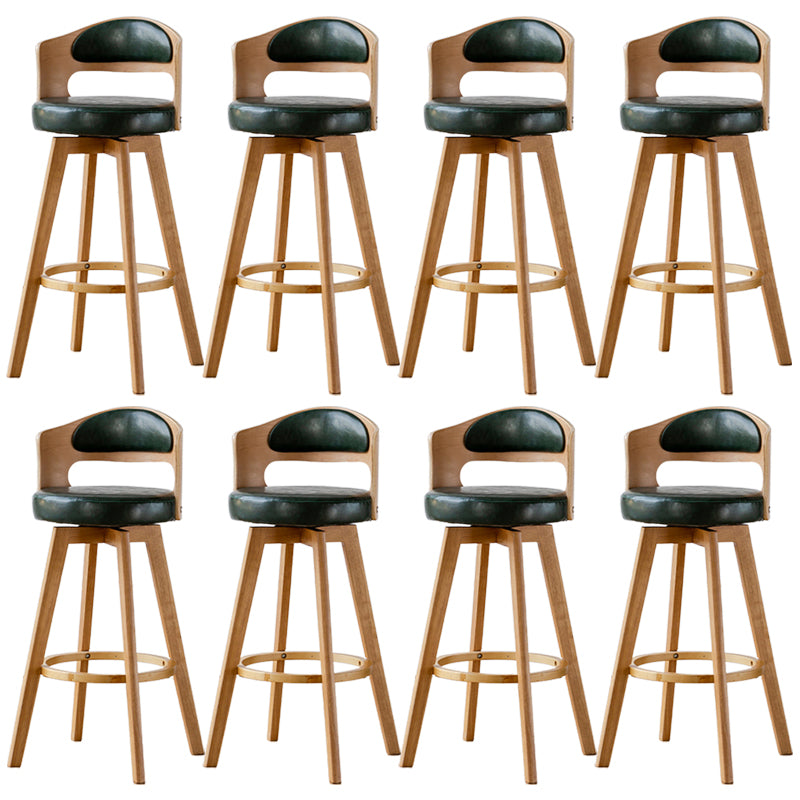 Sgabelli da bar rotondi a braccia rotondi con base in legno