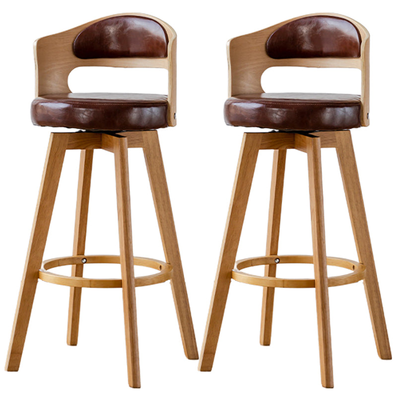 Sgabelli da bar rotondi a braccia rotondi con base in legno