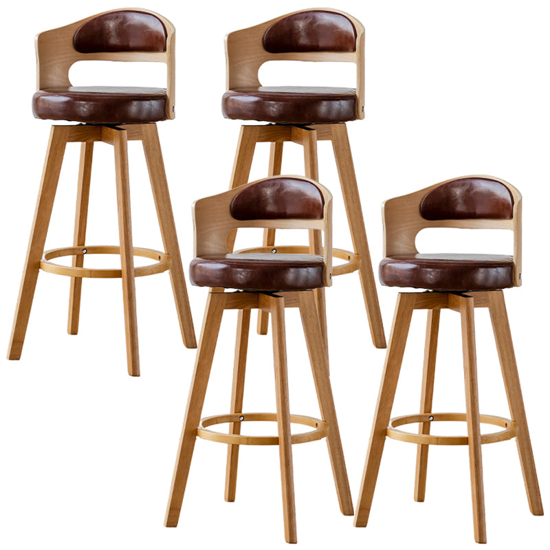 Sgabelli da bar rotondi a braccia rotondi con base in legno