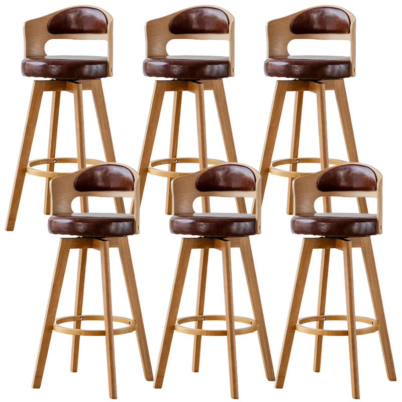 Sgabelli da bar rotondi a braccia rotondi con base in legno