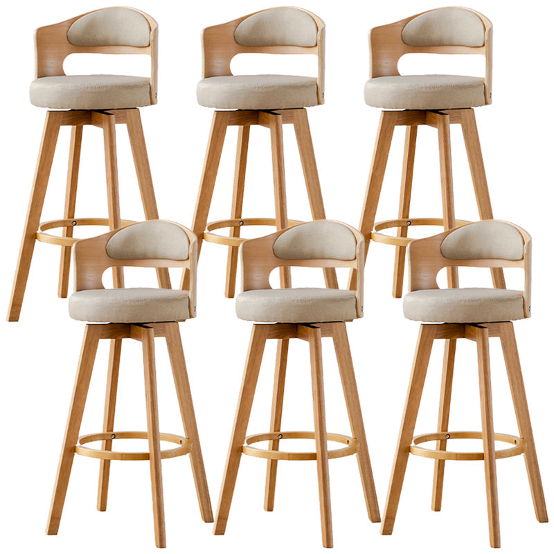 Sgabelli da bar rotondi a braccia rotondi con base in legno