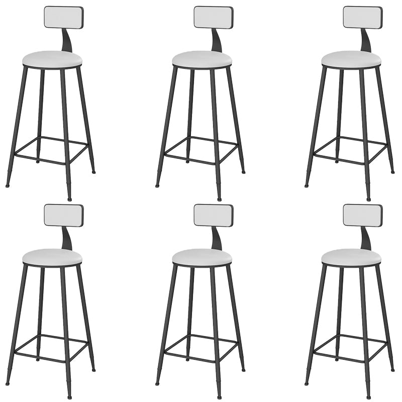 Lage rug faux lederen eetgelegen krukeloze barkrukken met metalen basis