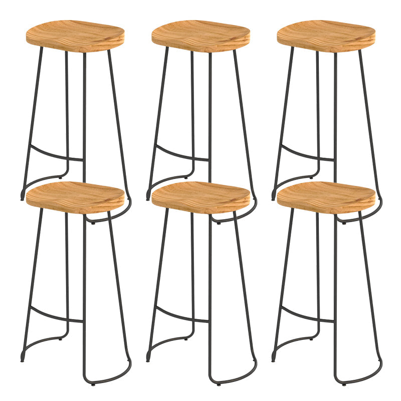 Sgabello da pranzo in legno massiccio contemporaneo con poggiapiedi