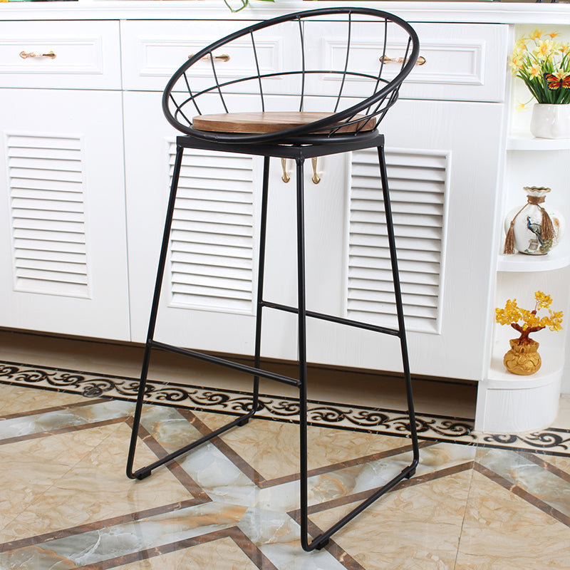 Sgabelli da bar rotondi contemporanei con poggiabottiglie in metallo con poggiapiedi