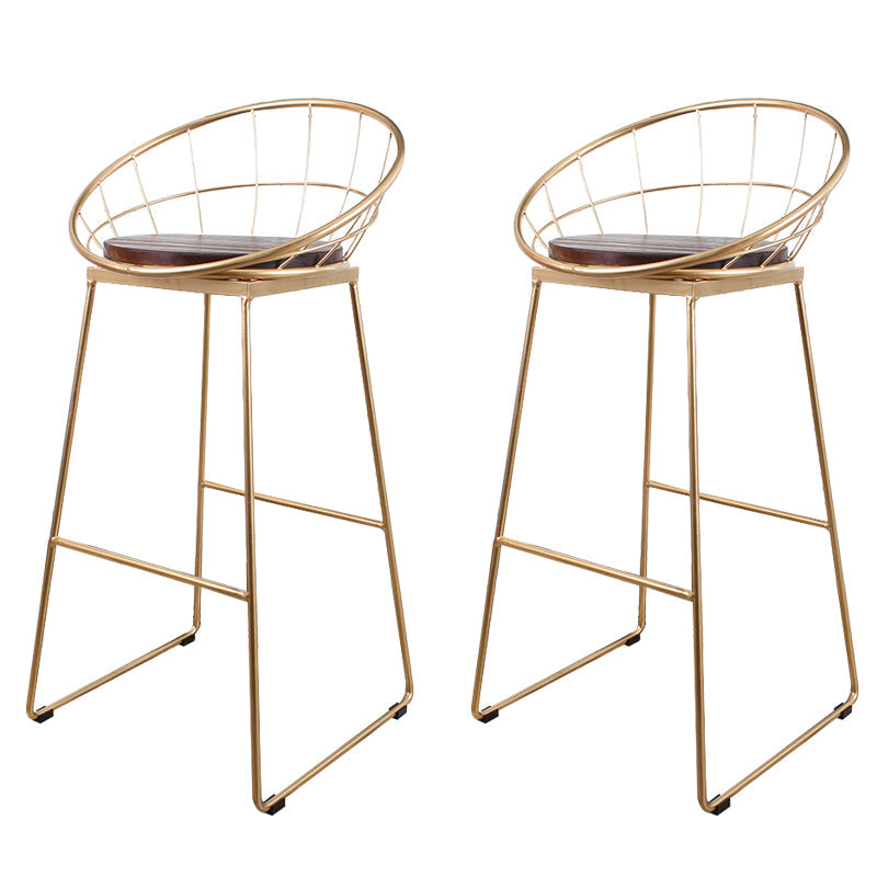 Sgabelli da bar rotondi contemporanei con poggiabottiglie in metallo con poggiapiedi