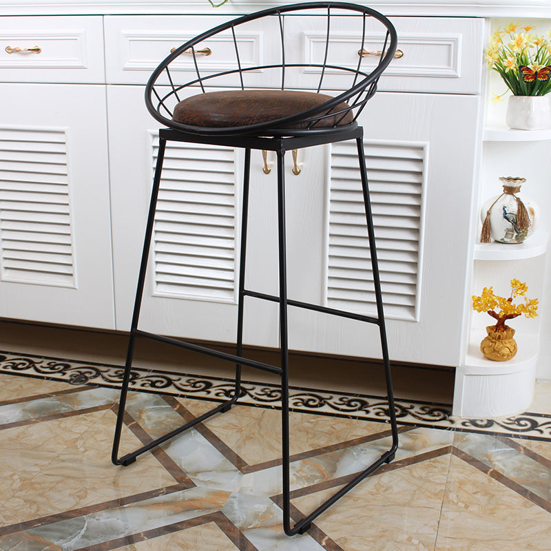 Sgabelli da bar rotondi contemporanei con poggiabottiglie in metallo con poggiapiedi