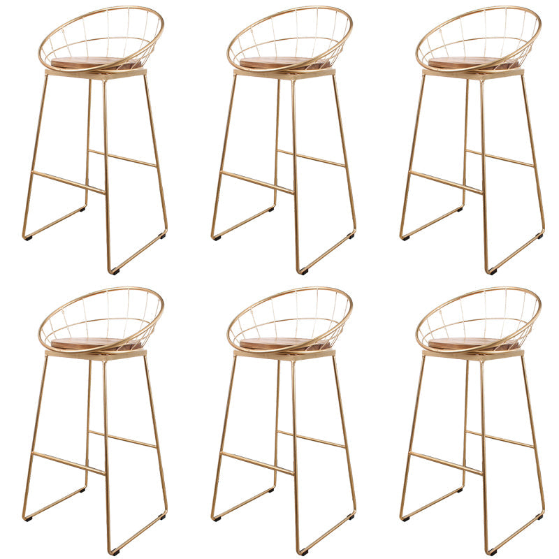 Sgabelli da bar rotondi contemporanei con poggiabottiglie in metallo con poggiapiedi