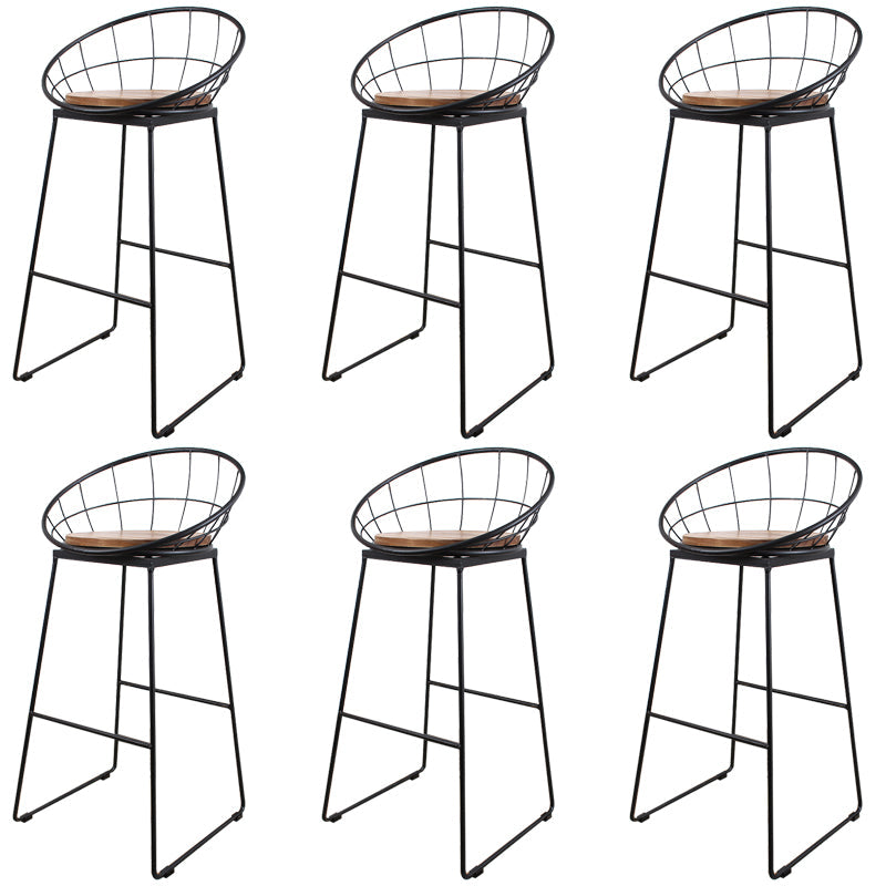 Sgabelli da bar rotondi contemporanei con poggiabottiglie in metallo con poggiapiedi