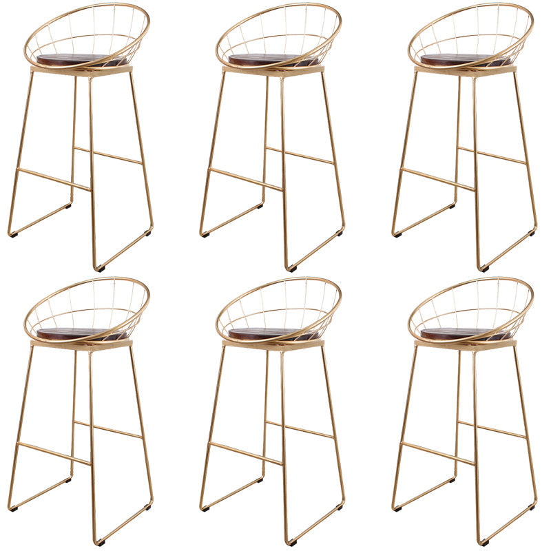 Sgabelli da bar rotondi contemporanei con poggiabottiglie in metallo con poggiapiedi