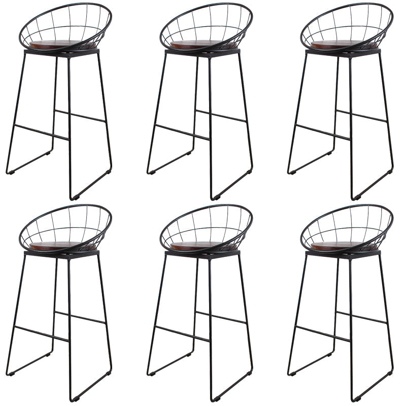 Sgabelli da bar rotondi contemporanei con poggiabottiglie in metallo con poggiapiedi