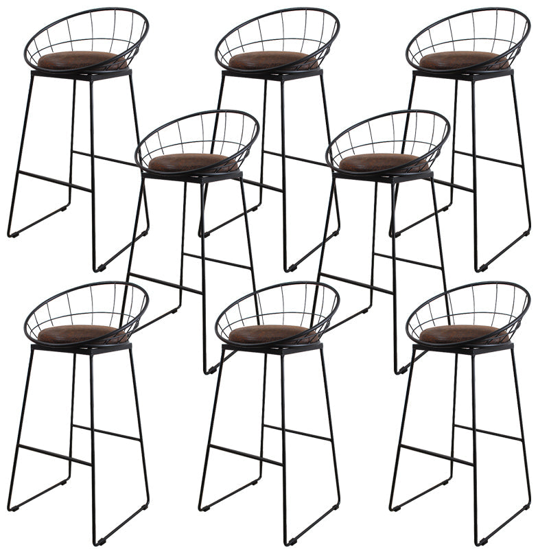 Sgabelli da bar rotondi contemporanei con poggiabottiglie in metallo con poggiapiedi