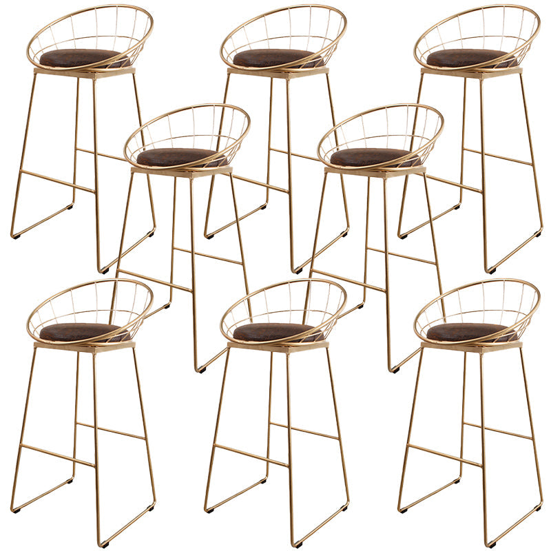 Sgabelli da bar rotondi contemporanei con poggiabottiglie in metallo con poggiapiedi