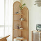 Hoek Scandinavische boekenkast Wooden gesloten achterste boekenplank met planken