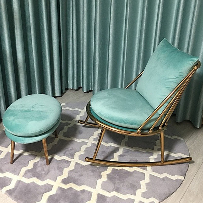 Sedia a dondolo di divano in stile glam che alimenta la sedia a dondolo con ottomana