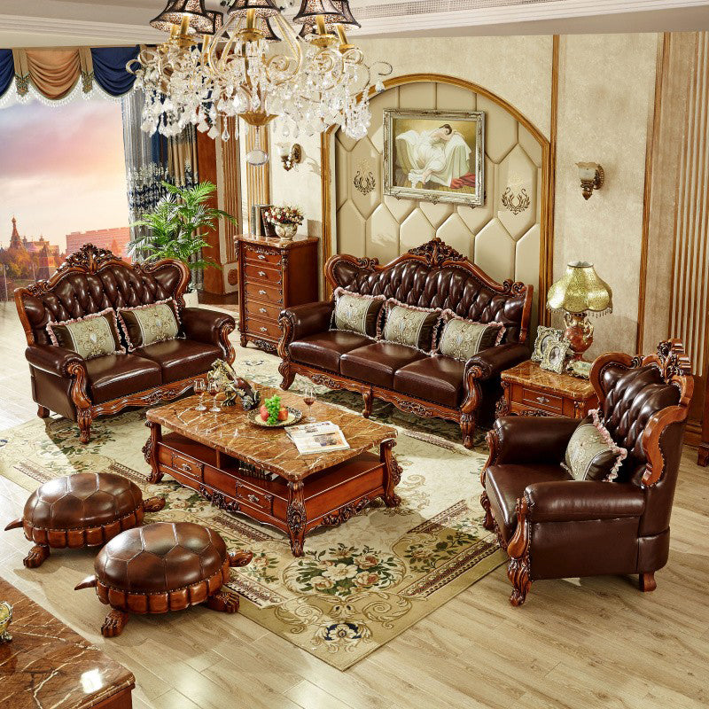 Sofá de brazo acampanado con asiento dividido tradicional con mechones adornados con almohadas en marrón