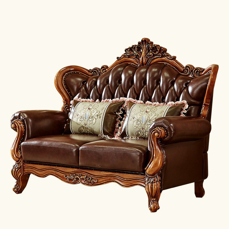 Sofá de brazo acampanado con asiento dividido tradicional con mechones adornados con almohadas en marrón