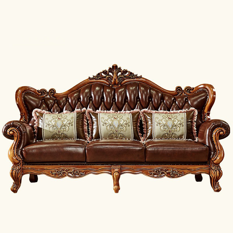 Sofá de brazo acampanado con asiento dividido tradicional con mechones adornados con almohadas en marrón