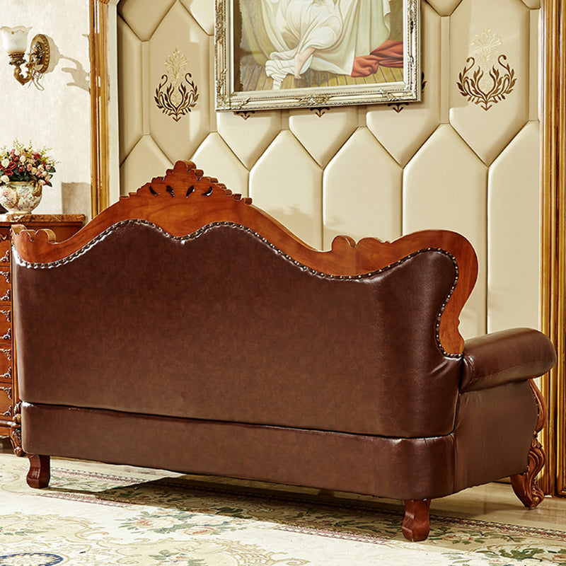 Sofá de brazo acampanado con asiento dividido tradicional con mechones adornados con almohadas en marrón