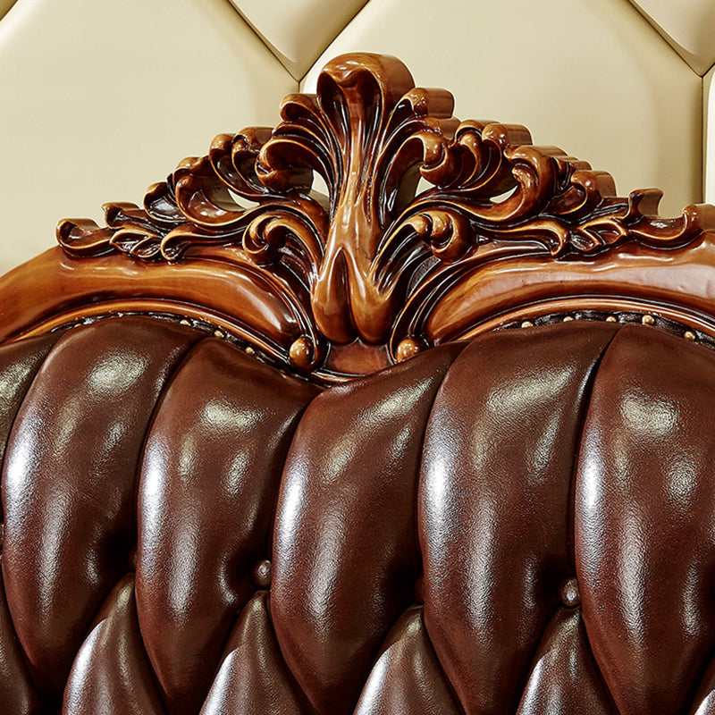 Sofá de brazo acampanado con asiento dividido tradicional con mechones adornados con almohadas en marrón