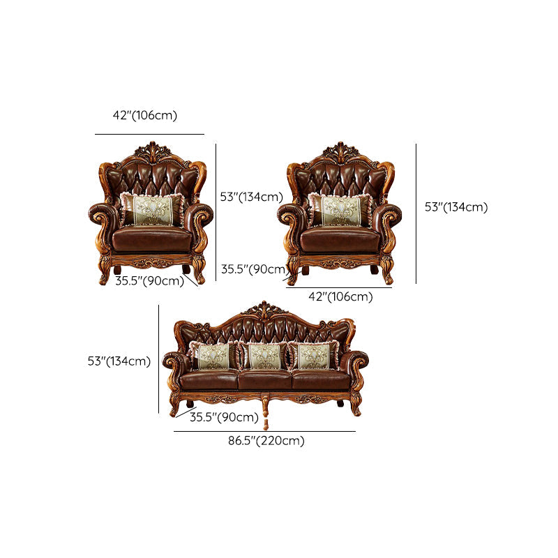 Sofá de brazo acampanado con asiento dividido tradicional con mechones adornados con almohadas en marrón