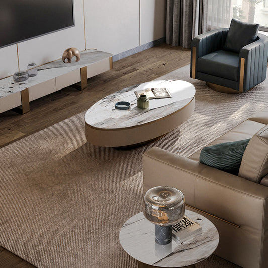 Tavolino da caffè a base di piedistallo glam con top in pietra e base in metallo