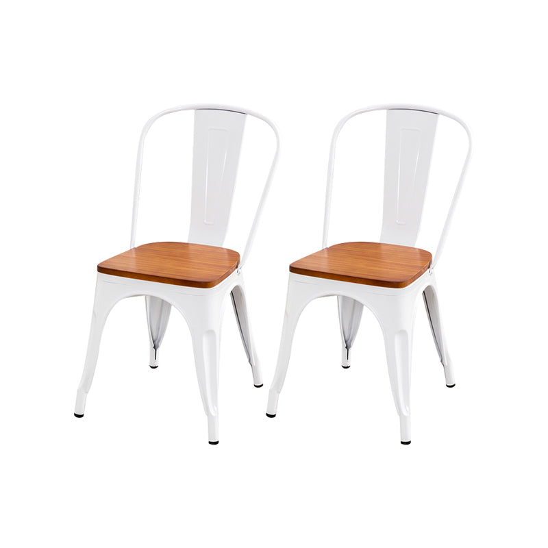 スラットバックアームチェアメタルベースのある現代のダイニングチェア