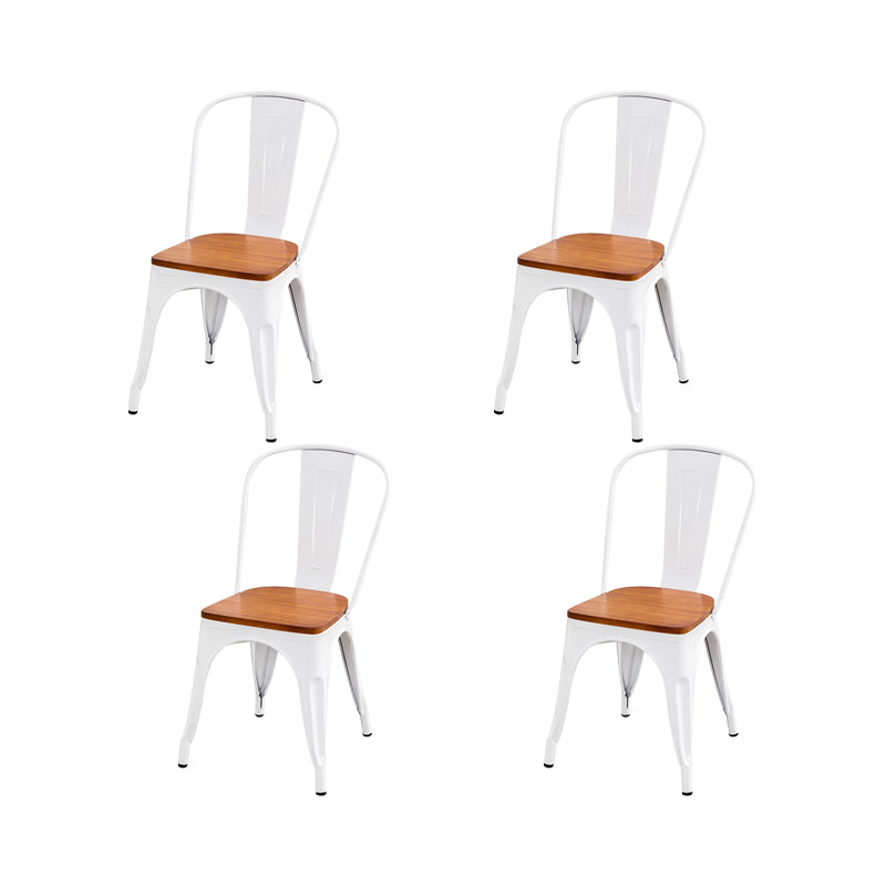 スラットバックアームチェアメタルベースのある現代のダイニングチェア