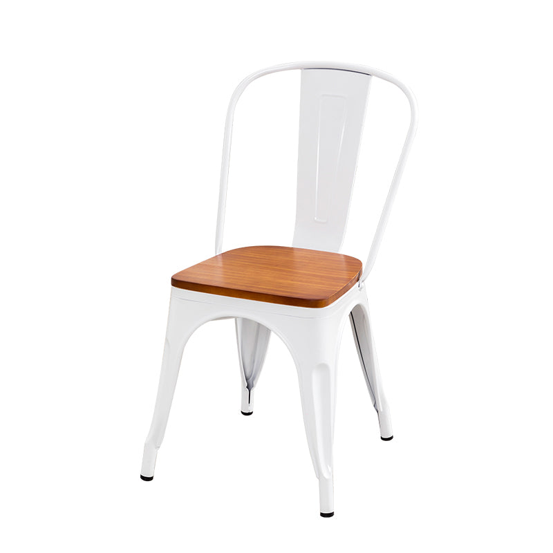 スラットバックアームチェアメタルベースのある現代のダイニングチェア