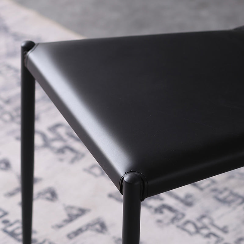 Moderne eenvoudige zijstoel kleurrijke faux lederen kant eetkamerstoel voor woonkamer