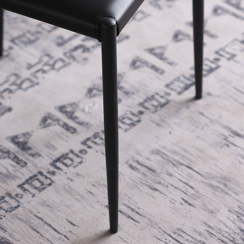 Moderne eenvoudige zijstoel kleurrijke faux lederen kant eetkamerstoel voor woonkamer