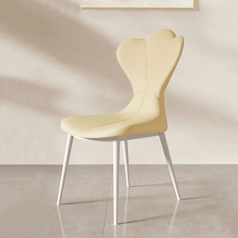 Chaise latéral simple moderne en faux cuir chaise de salle à manger sans bras avec base en métal